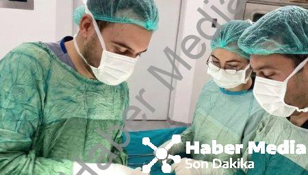 Şuhut Devlet Hastanesi’nde Bir İlk: Yama Yöntemiyle Fıtık Ameliyatı Başarısı