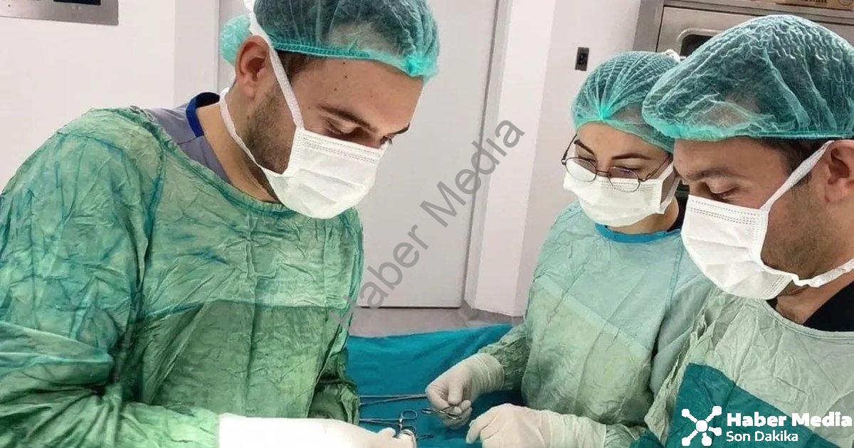 "Şuhut Devlet Hastanesi'nde Bir İlk: Yama Yöntemiyle Fıtık Ameliyatı Başarısı" başlıklı haber için f